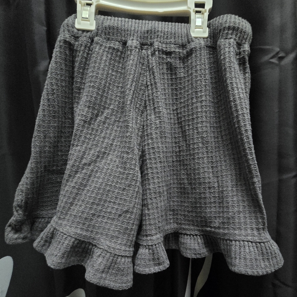Gray Waffle Knit Ruffle Shorts - Picture 2 of 4